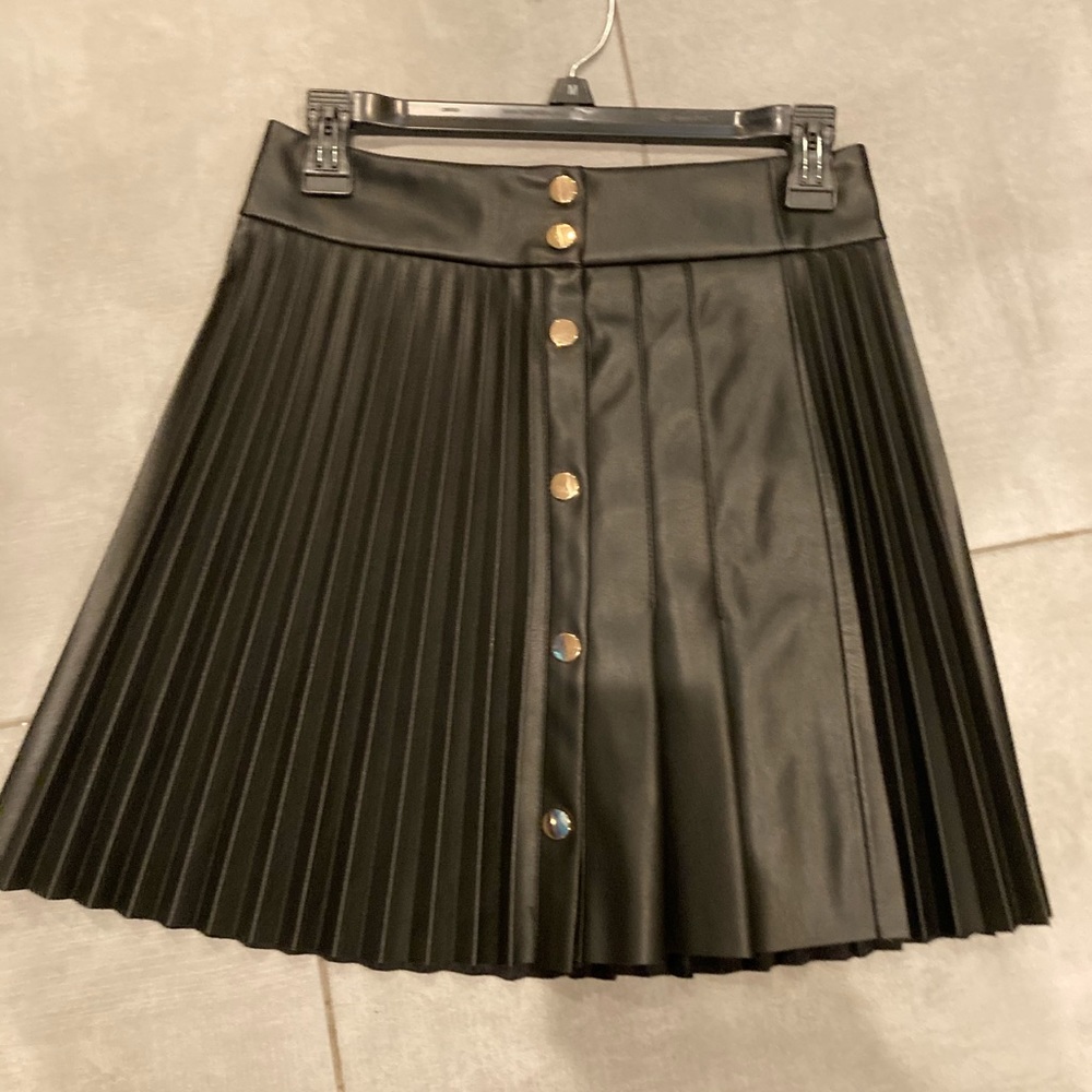 Zara faux leather skirt. Mini 🔥💖